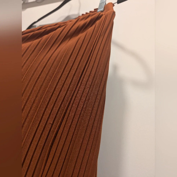 Soho Apparel Rust Orange Pleated Maxi Skirt Boho Flowy Size Small - Picture 3 of 7